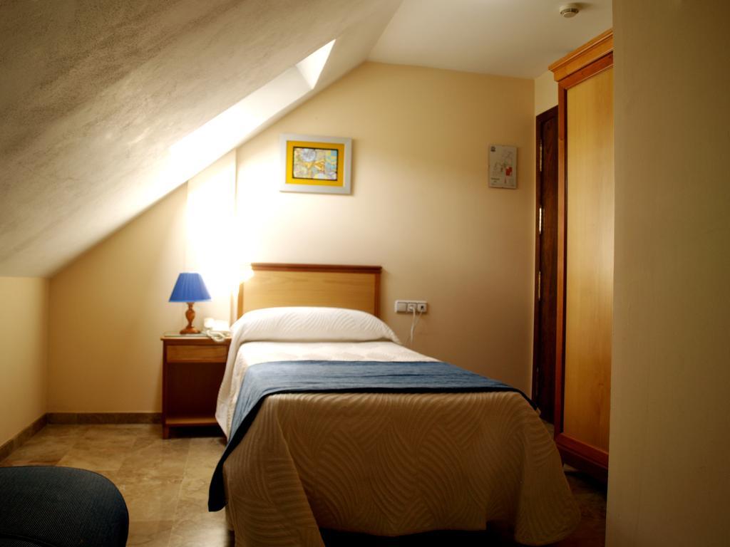 Hotel Al-Yussana Lucena Buitenkant foto