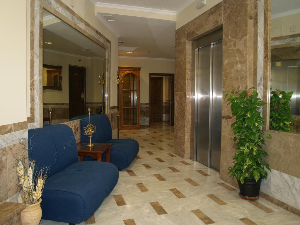 Hotel Al-Yussana Lucena Buitenkant foto