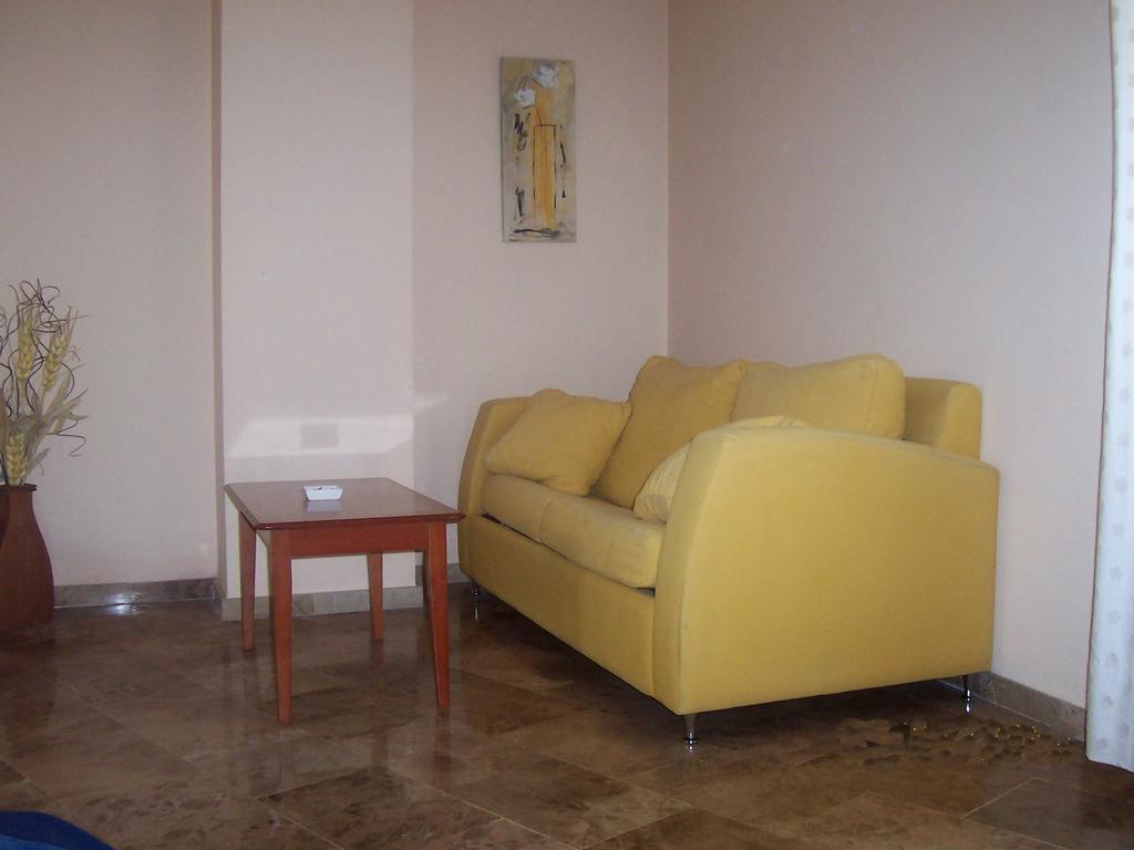 Hotel Al-Yussana Lucena Buitenkant foto