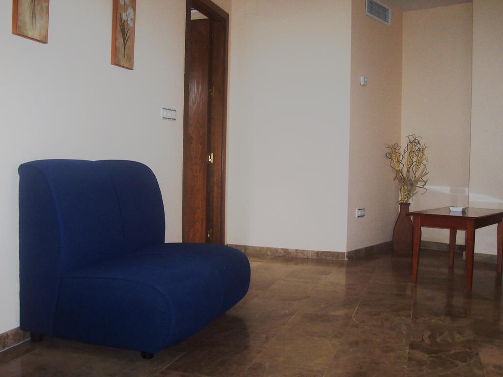Hotel Al-Yussana Lucena Buitenkant foto