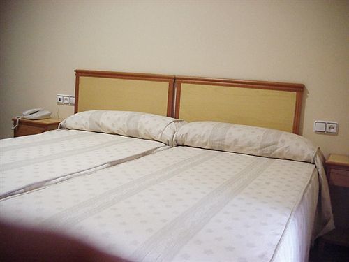 Hotel Al-Yussana Lucena Buitenkant foto
