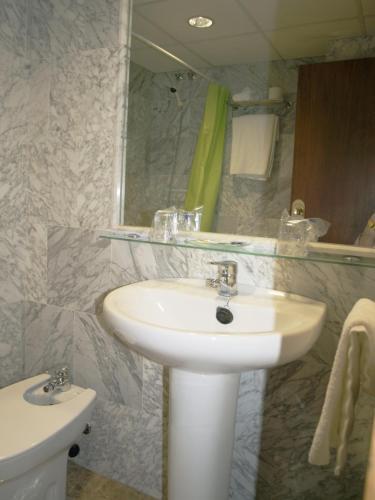 Hotel Al-Yussana Lucena Buitenkant foto